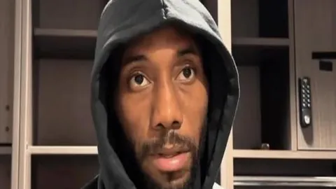 苏翊鸣世锦赛首战银牌闪耀，全力以赴绽放光芒